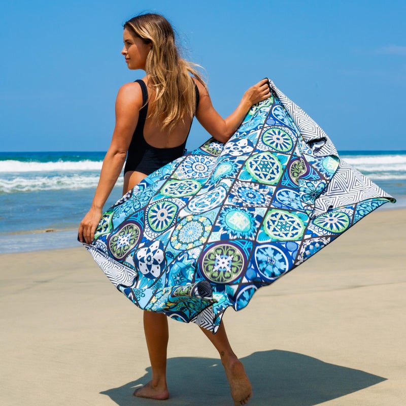Elite Trend Quick Dry Towel Extra Large 78x35 Inch - Microfiber Beach Towel - Perfect for Beach, Travel, Swimming, Pool, Yoga, Hiking, Camping - Lightweight, Fast Drying, Compact for Adults (Fishes) - Image 2